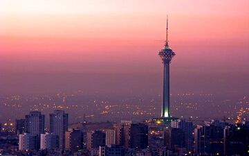 برج میلاد نوروز جهانی را جشن می گیرد