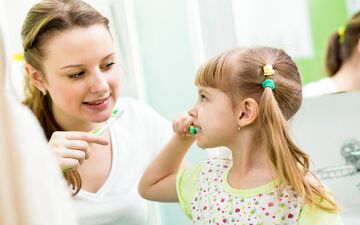 بهترین روش برای یاد دادن مسواک زدن به کودکان