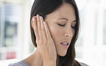وزوز مداوم گوش به چه علت است؟ | چگونه از علل وزوز گوش جلوگیری کنیم ؟