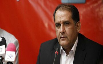 رسول پناه: آذری از موضع‌اش عقب نشینی کند
