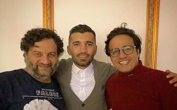 تصویری از بازیکن پرحاشیه پرسپولیس در کنار دو بازیگر
