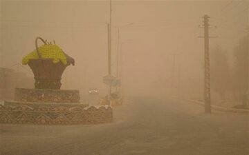 سرعت وزش باد همراه با گرد و خاک در سیستان به 104 کیلومتر بر ساعت رسید
