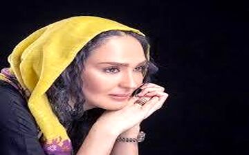 پوشش و میکاپ زهره فکور در یک فروشگاه آرایشی بهداشتی