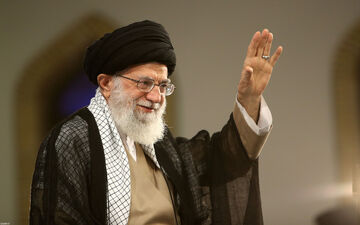 سرودخوانی جالب هزاران جوان پاکستانی در وصف رهبر معظم انقلاب +فیلم 