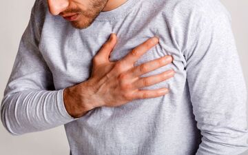 چه زمانی درد قفسه سینه نشانه وضعیت اضطراری است؟