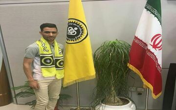  پاپی قراردادش را با سپاهان تمدید کرد