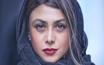  حضور بی حجاب خانم بازیگر در بهشت زهرا!عکس جنجالی از آزاده صمدی در بهشت زهرا 