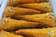 طرز تهیه باقلوا پیتزایی خوشمزه و پسته ای !