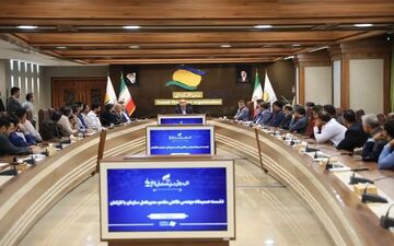 مدیرعامل سازمان منطقه آزاد انزلی با کارکنان گفتگو کرد