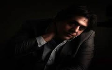 عکس عاشقانه آقای خواننده کنار خانم مجری