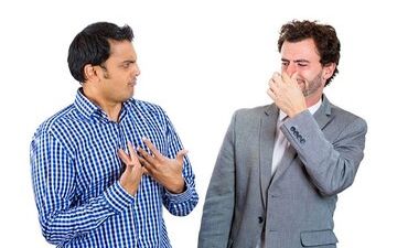 این غذاها باعث بوی بد بدن در تابستان می‌شوند