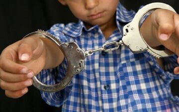 شیوه عجیب سرقت توسط 2 کودک دستفروش خردسال