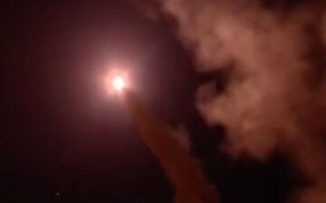 وقتی حمله موشکی ایران به مواضع داعش، تیتر یک رسانه‌های جهان می‌شود! +فیلم