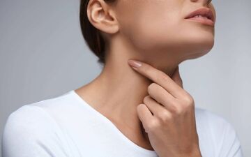 مواد غذایی که سبب تحریک و شدت درد گلو می شوند