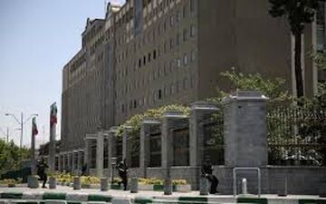 
یک زن؛ معمای حمله تروریستی داعش به مجلس/ چطور یک گونی اسلحه وارد مجلس شده است؟