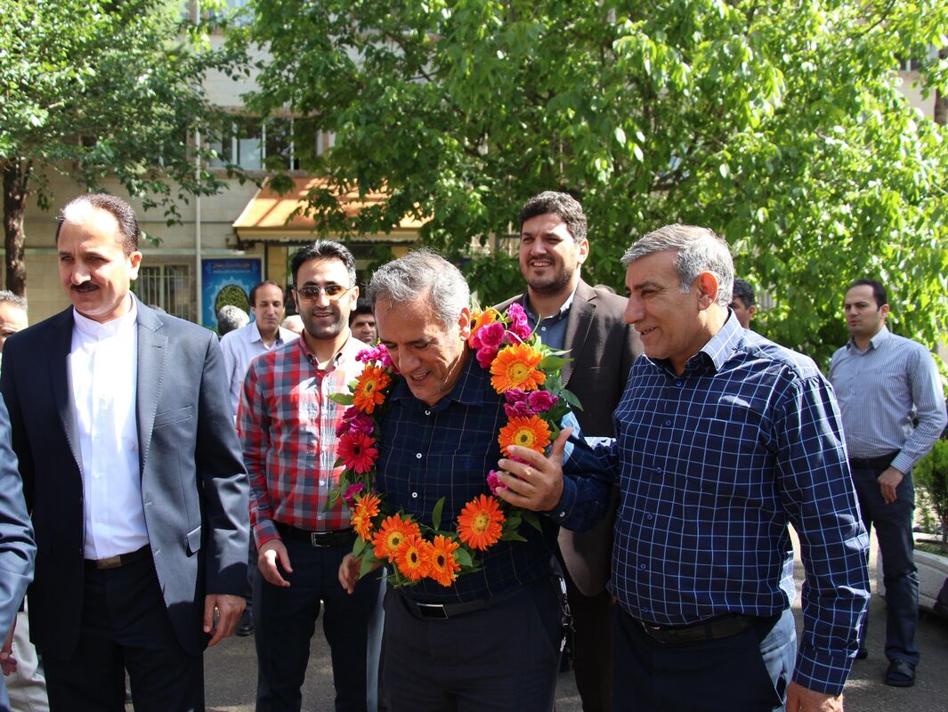 استقبال ارسلان حسینی مدیرکل و  کارکنان ورزش وجوانان استان کرمانشاه  واعضای هیئت کاراته استان کرمانشاه از قهرمانان مسابقات لیگ جهانی کاراته مهدی خدابخشی و سامان حیدری. 