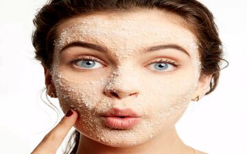 اسکراب‌های خانگی موثر برای پوست چرب| طرز تهیه و بهترین زمان اسکراب

