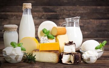کدام نوع شیر برای سلامتی بهتر است، کم چرب یا پرچرب؟