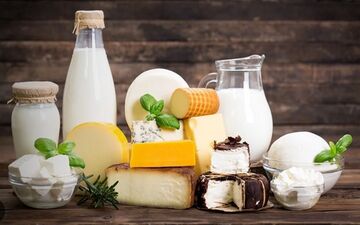 کدام نوع شیر برای سلامتی بهتر است، کم چرب یا پرچرب؟