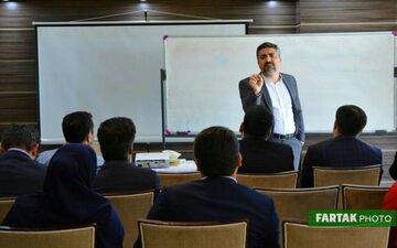 فن بیان و سخنوری با حضور استاد محمد علی حسینیان به روایت تصویر