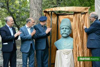 مراسم رونمایی از تندیس میرزا رضا کلهر