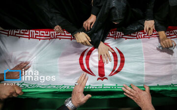 وداع با پیکرهای مطهر پنج شهید والامقام از یک خانواده در اراک