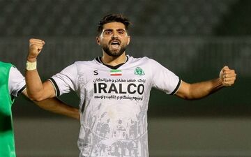 ویدیو | ضربه عجیب رحمان جعفری؛ فرصت طلایی ذوب‌آهن!/ نفس در سینه پرسپولیسی‌ها حبس شد
