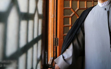ماجرای «شاه کلید» یک روحانی برای جوان آس و پاس! +فیلم 