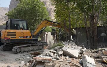 اجرای مرحله سوم تخریب رستوران‌های غیرمجاز در محدوده تاق‌بستان