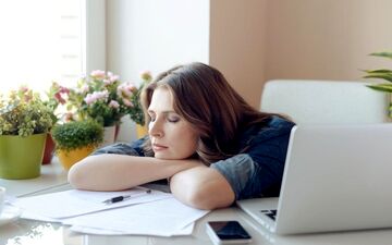 بدن اسیدی چیست؟ چگونه می‌شود فهمید بدن‌مان اسیدی شده است؟