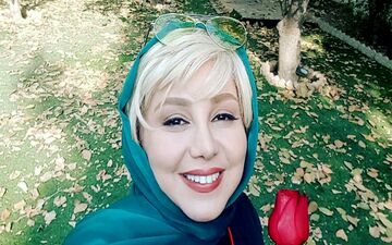 خانم بازیگر از تمبر اختصاصی‌اش رونمایی کرد! + عکس