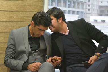 علیرضا فغانی داور بین‌المللی و علی میرزابیگی داور فوتبال در گفتگو با فرتاک‌نیوز در هتل پارسیان 