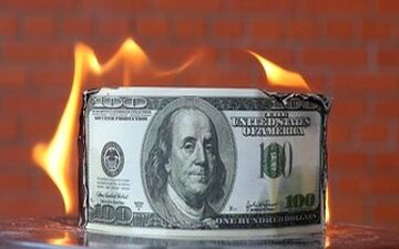  چه‌کسی ترمز دلار را کشید؟