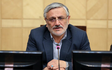 از سیدمحمد خاتمی به‌دلیل ارایه راهکارهایی برای برون‌رفت از شرایط کنونی تشکر می‌کنم