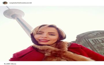 سلفی سپیده خداوردی، زیر برج میلاد (عکس)
