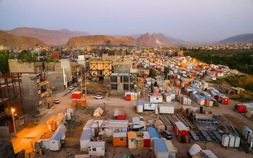 کانکس‌های مناطق زلزله زده کرمانشاه جمع می‌شود
