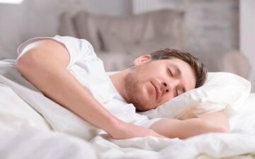 خواب میبینی صبح بلند میشی فراموش کردی؟ بیا تا علت آن رو بهت بگم!