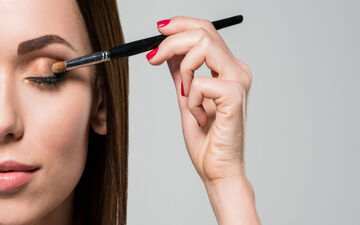 چند اشتباه رایج‌ در پاک‌کردن آرایش صورت