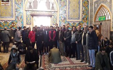 سیاه‌جامگان در حرم امام رضا (عکس)