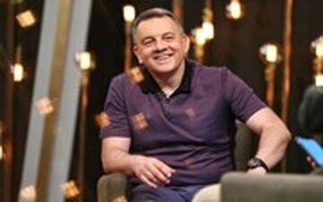خواستگاری سرمربی تیم ملی والیبال در ایستگاه اتوبوس