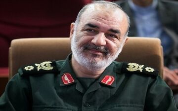 شمخانی انتصاب سردار سلامی به فرماندهی کل سپاه را تبریک گفت