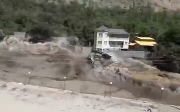 لحظه هولناک جاری شدن سیل در گزنک مازندران+فیلم