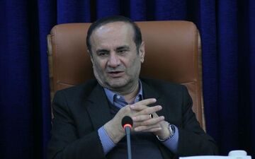 هر دستی که برای کمک به ایلام باشد را به گرمی می‌فشارم