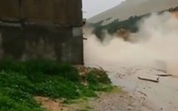  لحظه فروریختن خانه دو طبقه در سیل خرم آباد