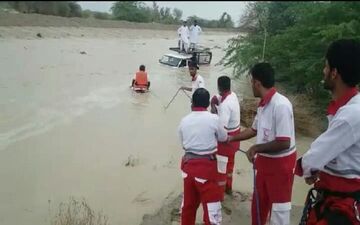 معجزه در دل سیلاب؛ ۸ نفر از چنگال مرگ نجات یافتند!
