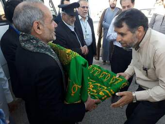 ورود پرچم و کاروان خدام رضوی  به شهرستان کنگاور در جمع استقبال باشکوه مردم