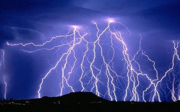 برخورد صاعقه در شهرستان گچساران جان یک نفر را گرفت