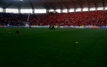  بازیکنان داماش و پرسپولیس وارد زمین شدند
