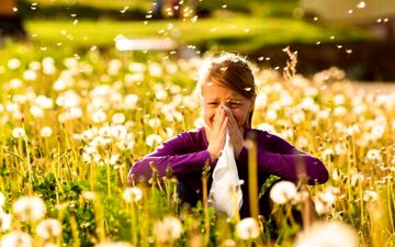 روشی عالی برای کاهش عطسه و خارش گلو در فصل بهار