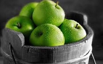 خوردن سیب با پوست باعث سمی شدن آن می‌شود؟